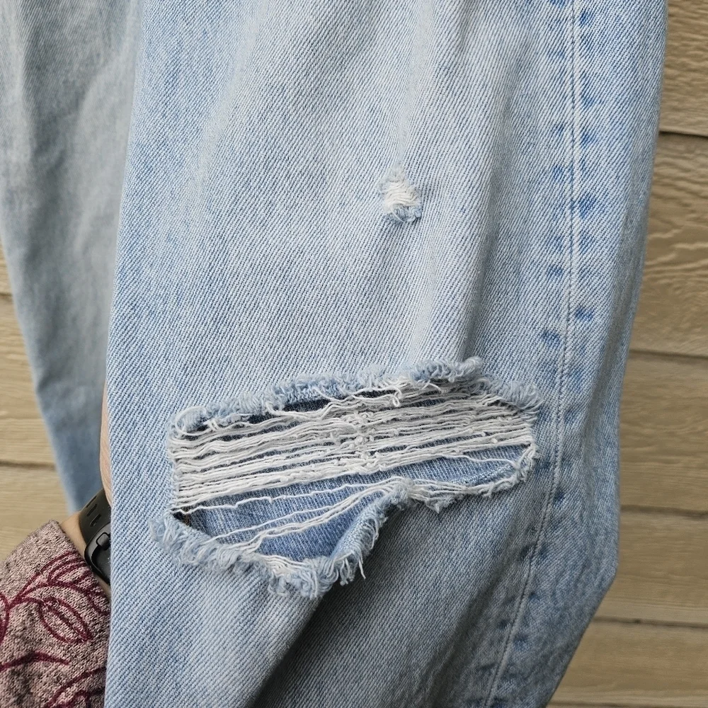 Zara light wash straight leg jeans with busted knee and raw hem size 2
